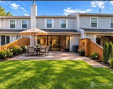 9 Lawry Court - Photo Thumbnail 1