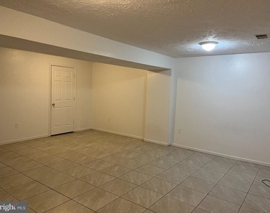 14684 Cloverdale Road - Photo Thumbnail 5