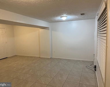 14684 Cloverdale Road - Photo Thumbnail 4