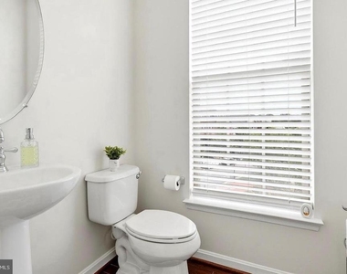 7931 Crescent Park Drive - Photo Thumbnail 24