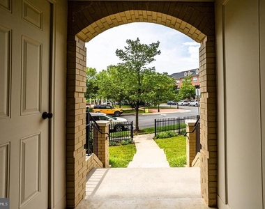 7931 Crescent Park Drive - Photo Thumbnail 2