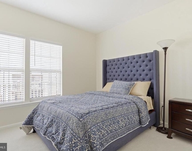7931 Crescent Park Drive - Photo Thumbnail 20