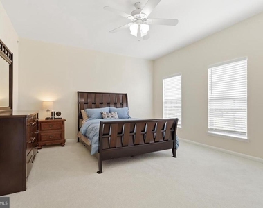 7931 Crescent Park Drive - Photo Thumbnail 18