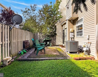 12415 Selkirk Circle - Photo Thumbnail 38