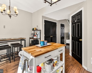 12415 Selkirk Circle - Photo Thumbnail 18