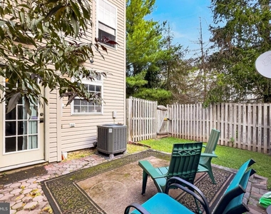 12415 Selkirk Circle - Photo Thumbnail 35