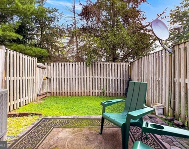 12415 Selkirk Circle - Photo Thumbnail 36