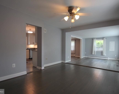 14702 Anderson Street - Photo Thumbnail 2