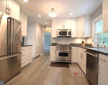 14702 Anderson Street - Photo Thumbnail 10