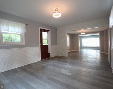 14702 Anderson Street - Photo Thumbnail 12