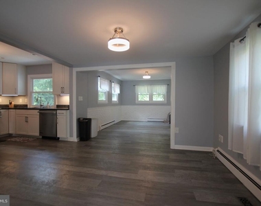 14702 Anderson Street - Photo Thumbnail 7