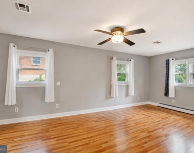 14702 Anderson Street - Photo Thumbnail 19