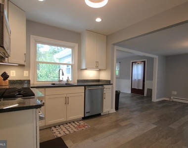 14702 Anderson Street - Photo Thumbnail 8