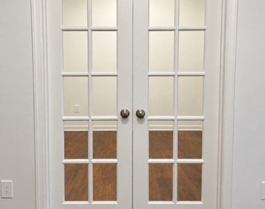 25209 Eisenhower Drive - Photo Thumbnail 9