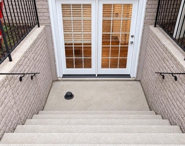 25209 Eisenhower Drive - Photo Thumbnail 11