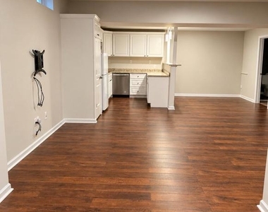 25209 Eisenhower Drive - Photo Thumbnail 6