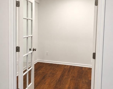 25209 Eisenhower Drive - Photo Thumbnail 10