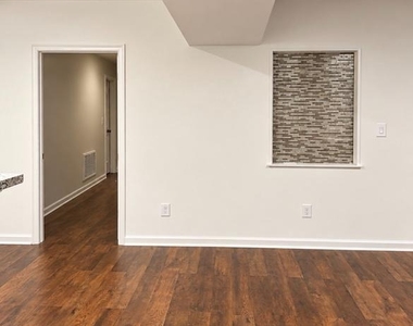 25209 Eisenhower Drive - Photo Thumbnail 5