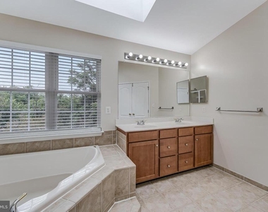 43619 Picketts Corner Terrace - Photo Thumbnail 30