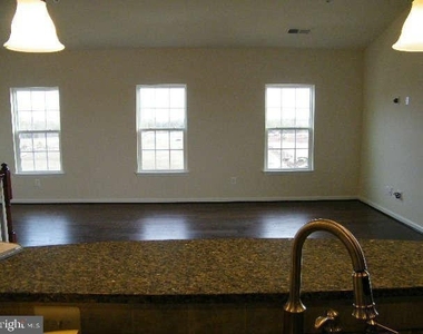 42577 Burbank Terrace - Photo Thumbnail 2