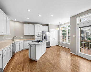 2821 Laura Gae Circle - Photo Thumbnail 11