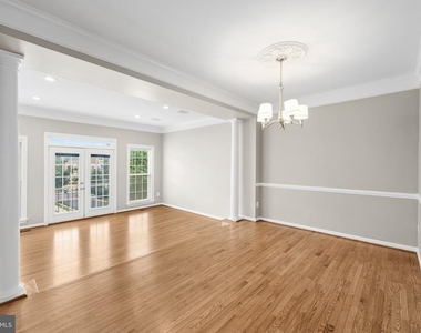 2821 Laura Gae Circle - Photo Thumbnail 7