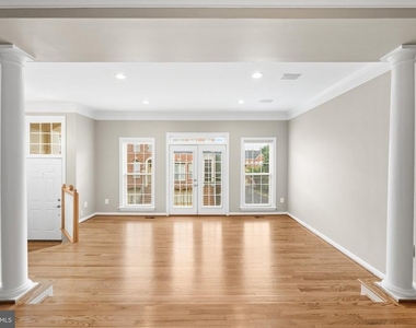 2821 Laura Gae Circle - Photo Thumbnail 5