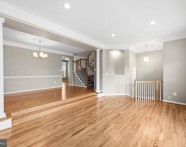 2821 Laura Gae Circle - Photo Thumbnail 4