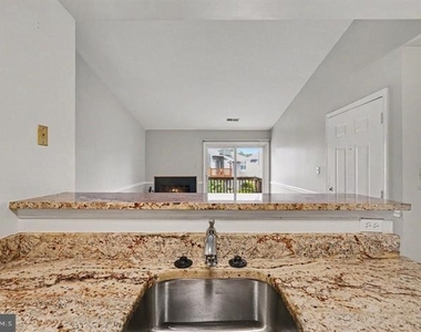 8619 Beekman Place - Photo Thumbnail 10
