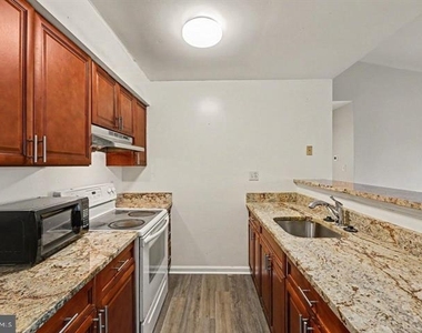 8619 Beekman Place - Photo Thumbnail 9