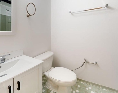 2303 Mcgregor Court - Photo Thumbnail 12