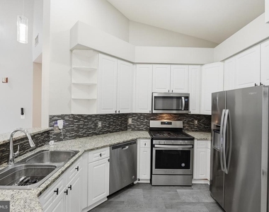 7710 Haynes Point Way - Photo Thumbnail 11