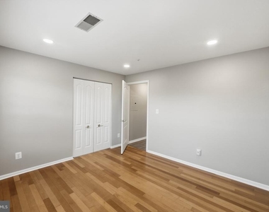 7710 Haynes Point Way - Photo Thumbnail 15