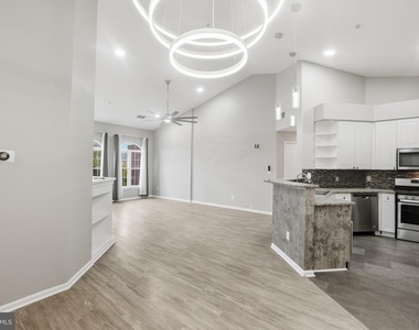 7710 Haynes Point Way - Photo Thumbnail 10