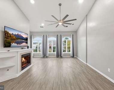 7710 Haynes Point Way - Photo Thumbnail 5