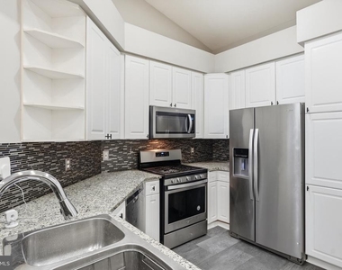 7710 Haynes Point Way - Photo Thumbnail 13