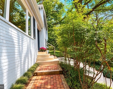 3733 30th Road N - Photo Thumbnail 2