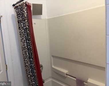 7058 Saybrook Avenue - Photo Thumbnail 17