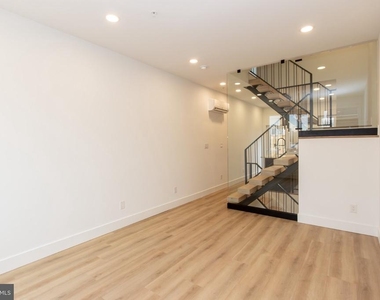 1544 N Darien Street - Photo Thumbnail 3