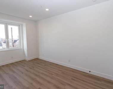 1544 N Darien Street - Photo Thumbnail 8