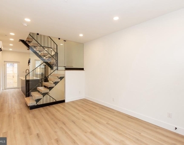 1544 N Darien Street - Photo Thumbnail 2