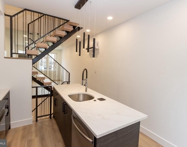 1544 N Darien Street - Photo Thumbnail 6