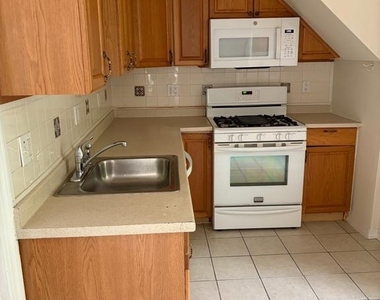 198 Woodbine Avenue - Photo Thumbnail 3