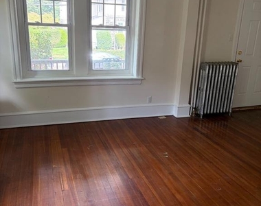 198 Woodbine Avenue - Photo Thumbnail 4