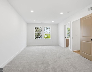 213 Holly Drive - Photo Thumbnail 15