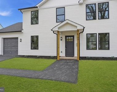 213 Holly Drive - Photo Thumbnail 2