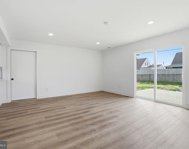 213 Holly Drive - Photo Thumbnail 6