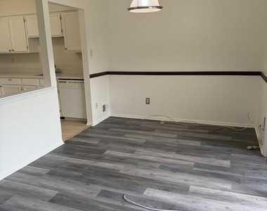 252 Andover Place - Photo Thumbnail 8