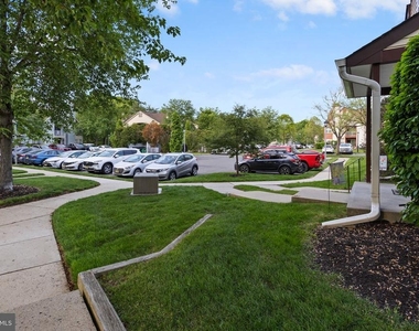 252 Andover Place - Photo Thumbnail 2