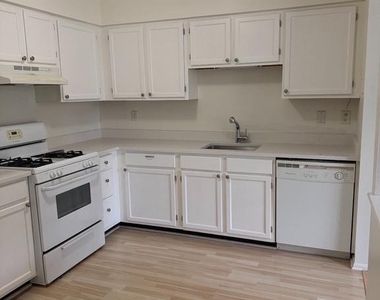 252 Andover Place - Photo Thumbnail 9